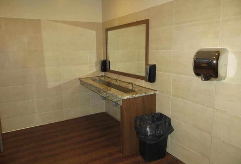 فندق Airport Motor Inn