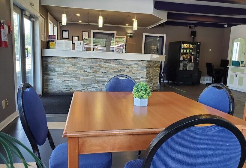 בית מלון כפרי Alpine Inn Abbotsford