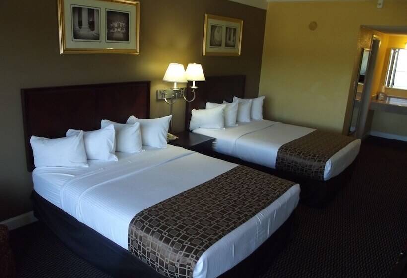 Отель Ambassadors Inn & Suites