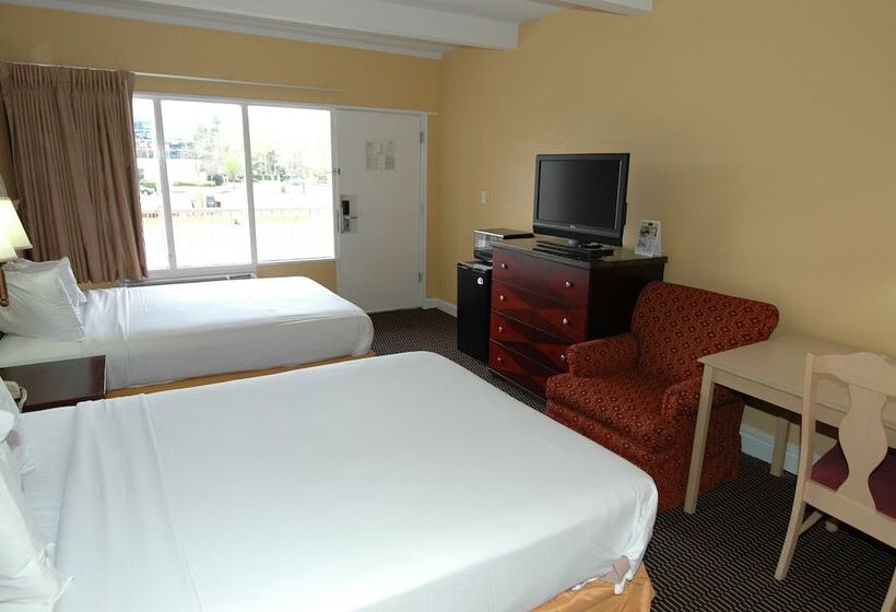 Отель Ambassadors Inn & Suites