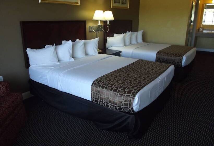 Отель Ambassadors Inn & Suites