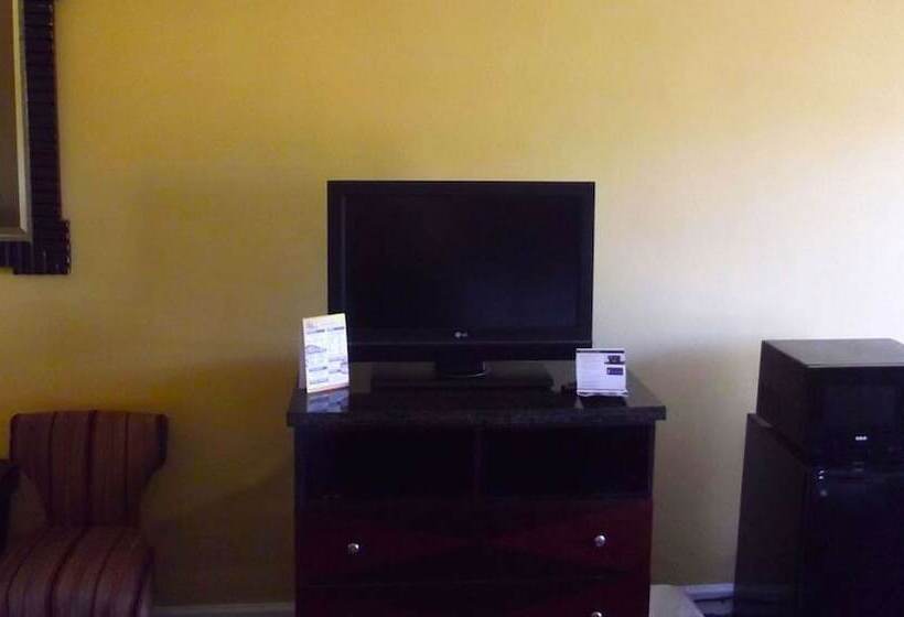 Отель Ambassadors Inn & Suites