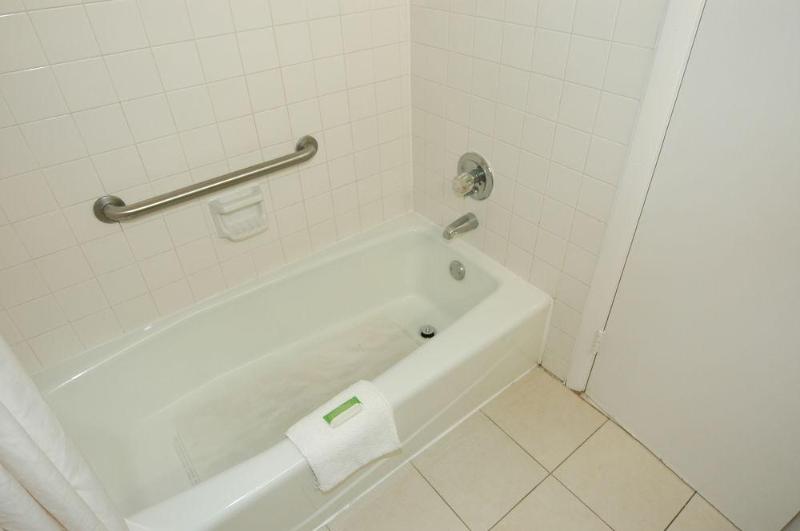 Отель Ambassadors Inn & Suites