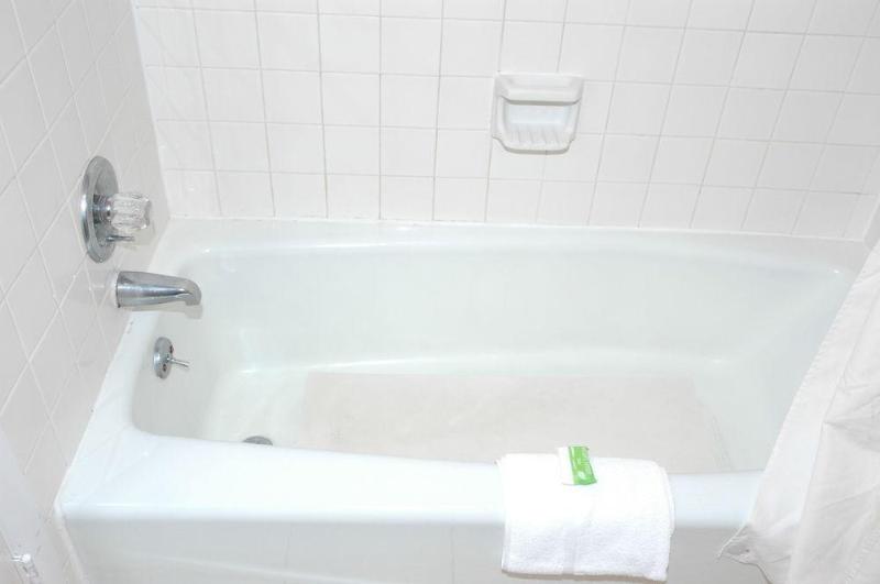 Отель Ambassadors Inn & Suites