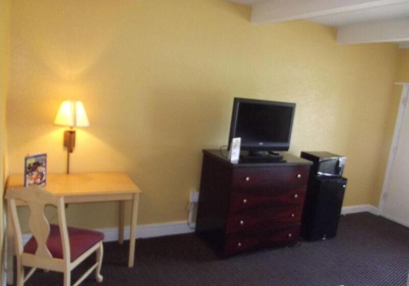 Отель Ambassadors Inn & Suites