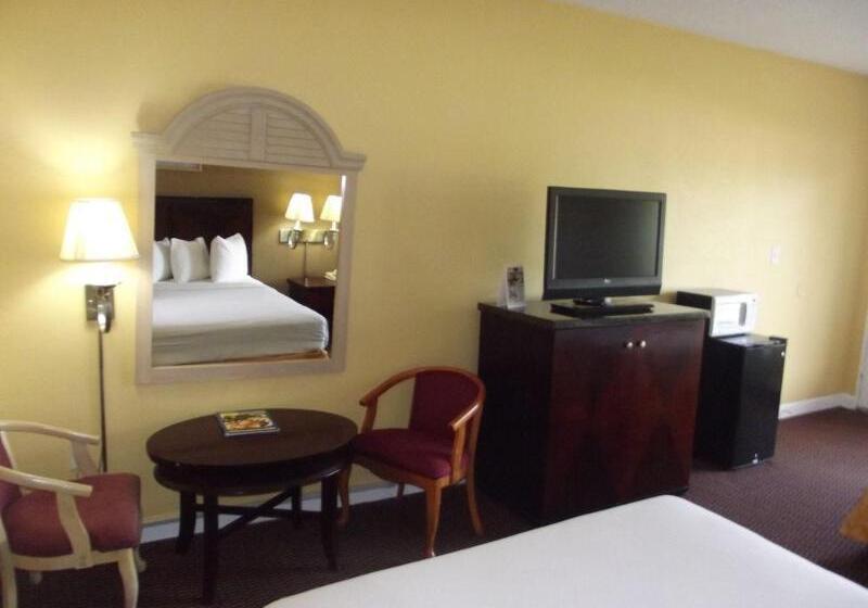 Отель Ambassadors Inn & Suites