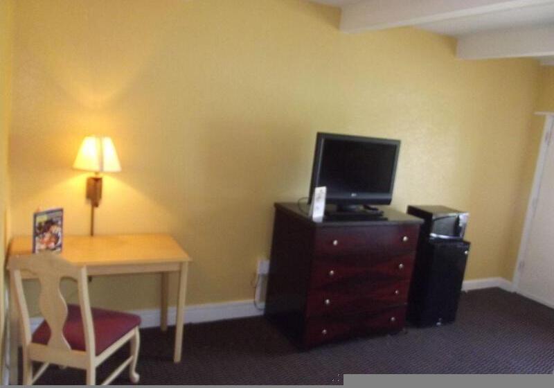 Отель Ambassadors Inn & Suites