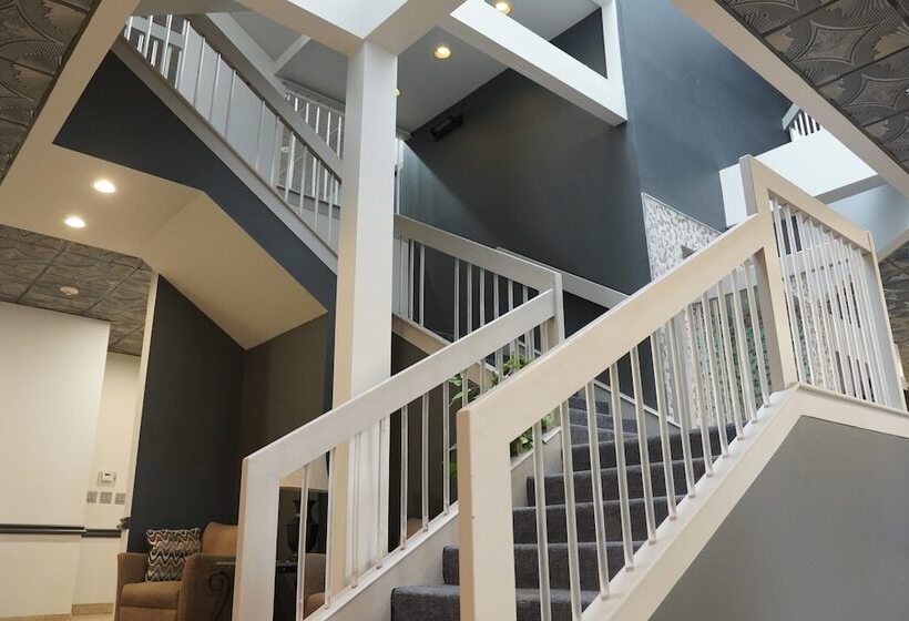 فندق American Inn & Suites