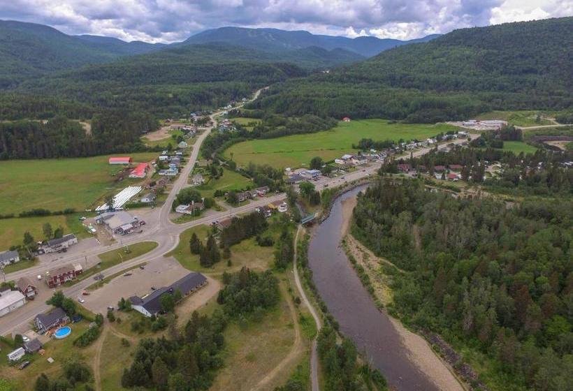 Отель Auberge De Jeunesse Le Camp De Base
