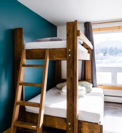 Отель Auberge De Jeunesse Le Camp De Base