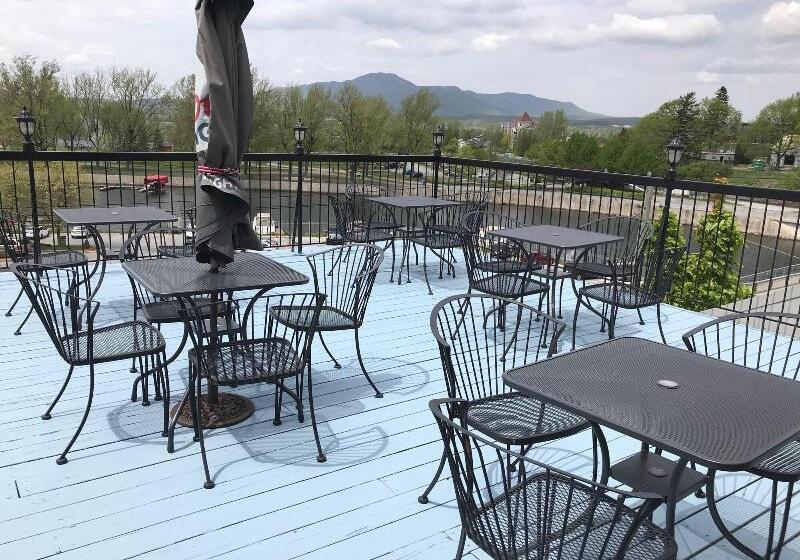 فندق Auberge Du Grand Lac