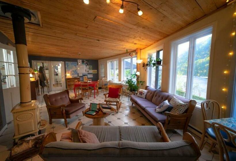 호텔 Auberge Jeunesse Rose Des Vents