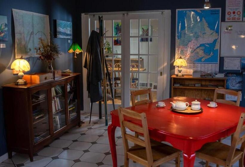 호텔 Auberge Jeunesse Rose Des Vents