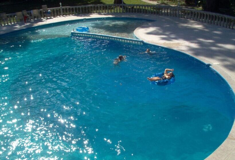 فندق Banana Bank Lodge & Jungle Horseback Adventures