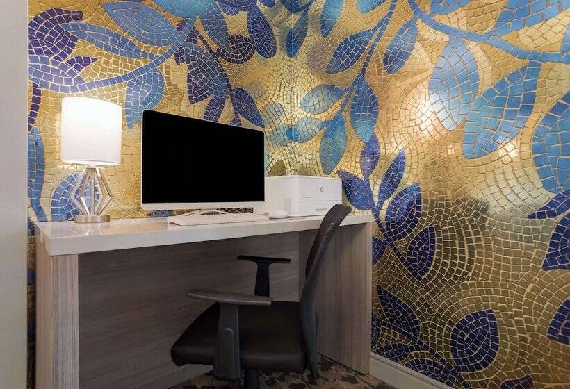 فندق Best Western Flagship Inn