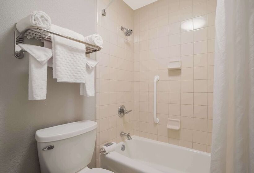 فندق Best Western Flagship Inn