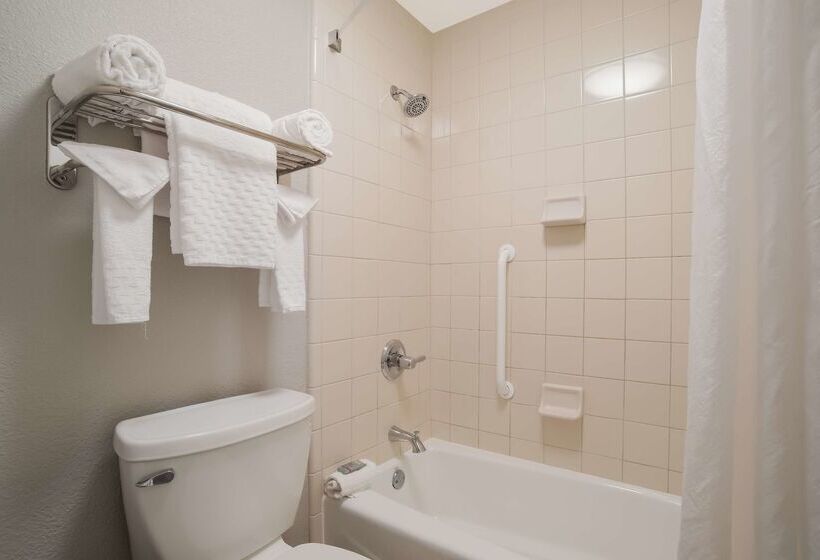 فندق Best Western Flagship Inn