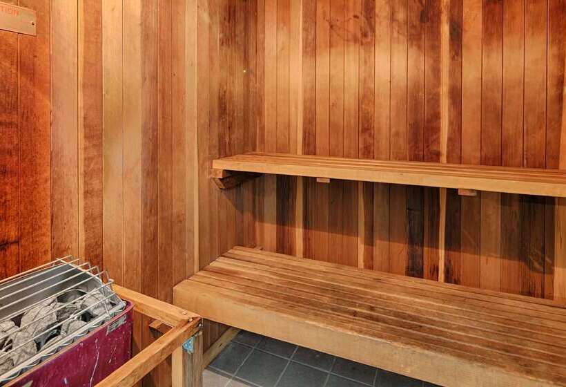 فندق Best Western Plus Grand Manor Inn