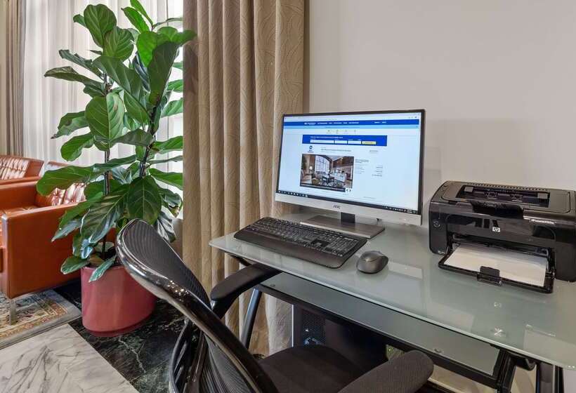 בית מלון כפרי Best Western Pasadena Royale Inn & Suites