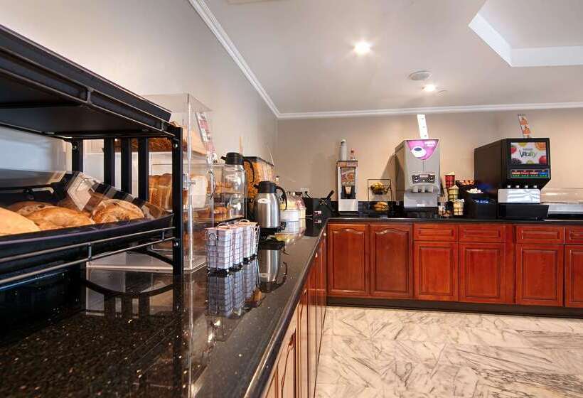 בית מלון כפרי Best Western Pasadena Royale Inn & Suites