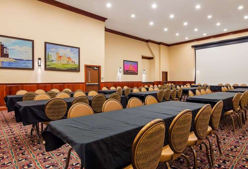 هتل Best Western Plus Dockside Waterfront Inn