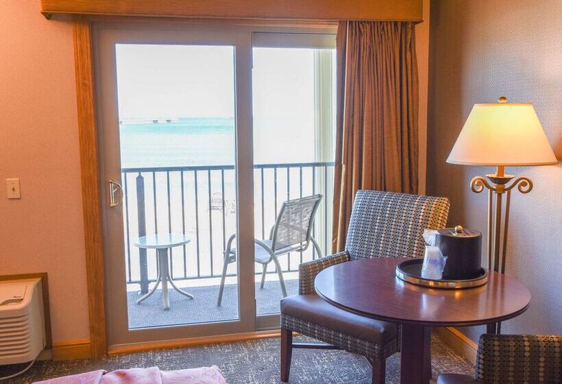 هتل Best Western Plus Dockside Waterfront Inn