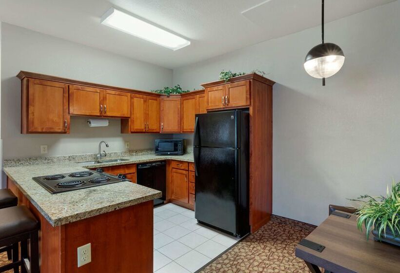 فندق Best Western Plus Mill Creek Inn