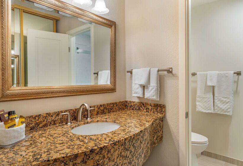 فندق Best Western Plus Monterey Inn