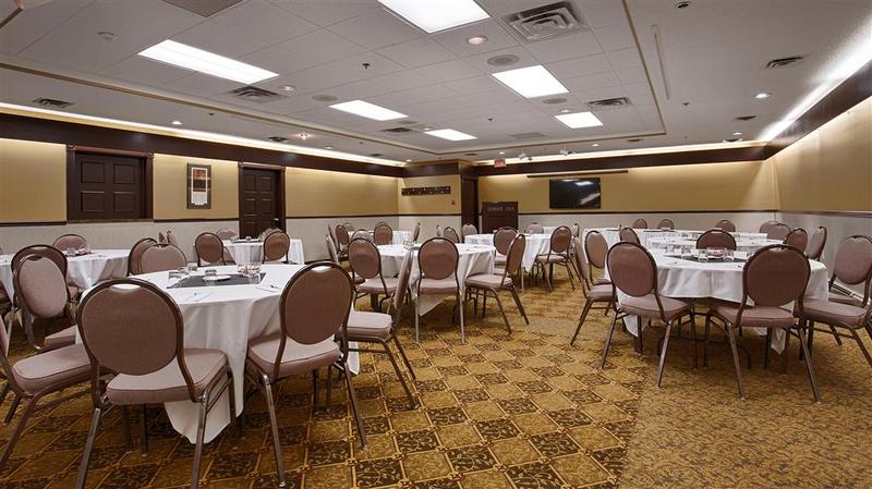 فندق Tower Inn & Suites