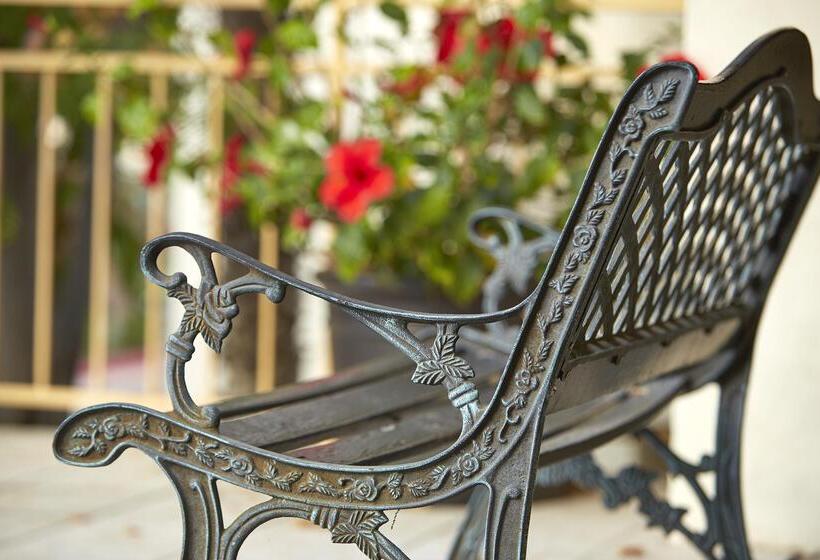 Best Western Posada Royale Hotel & Suites