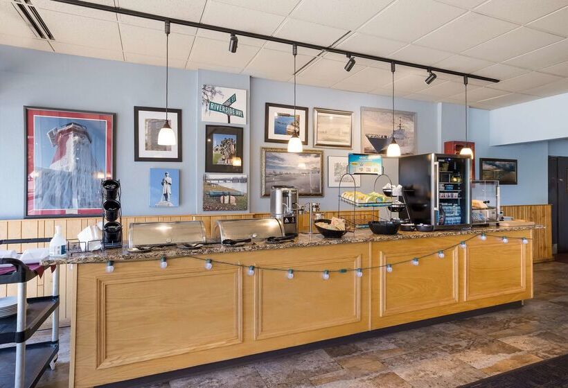 فندق Best Western Riverfront Inn