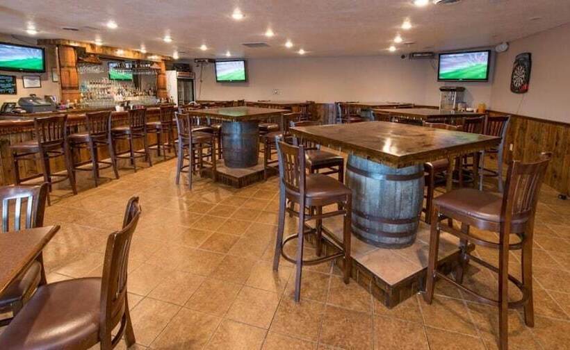 Boarders Inn & Suites By Cobblestone Hotels   Munising