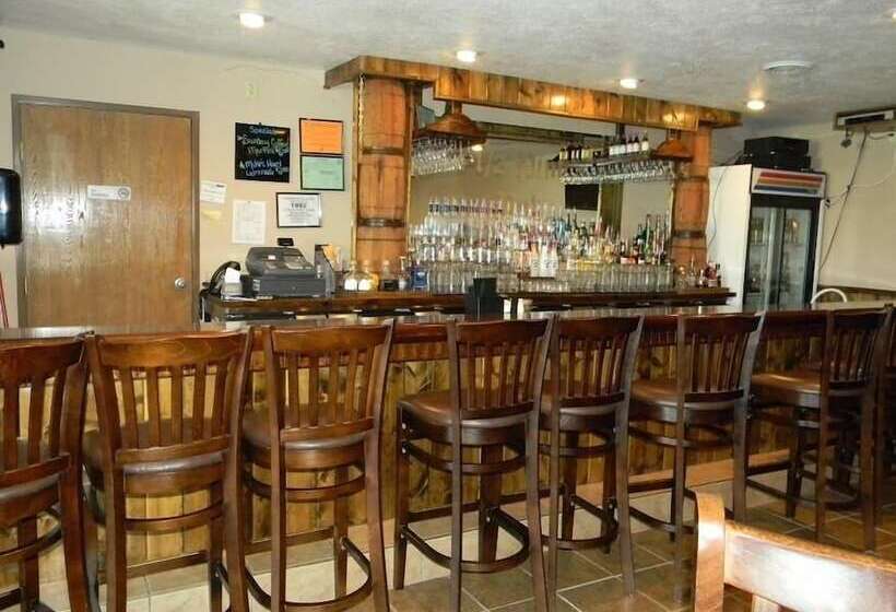 Boarders Inn & Suites By Cobblestone Hotels   Munising