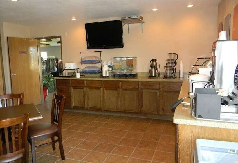 Boarders Inn & Suites By Cobblestone Hotels   Munising