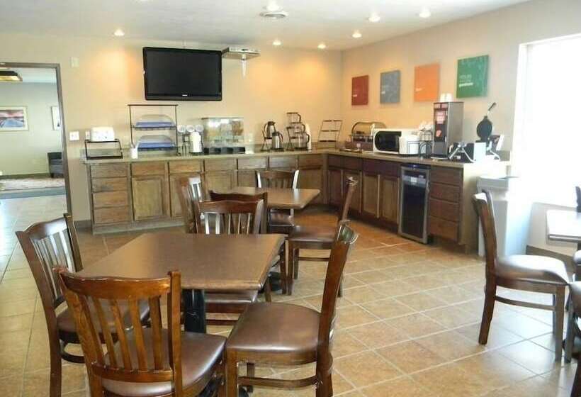 Boarders Inn & Suites By Cobblestone Hotels   Munising