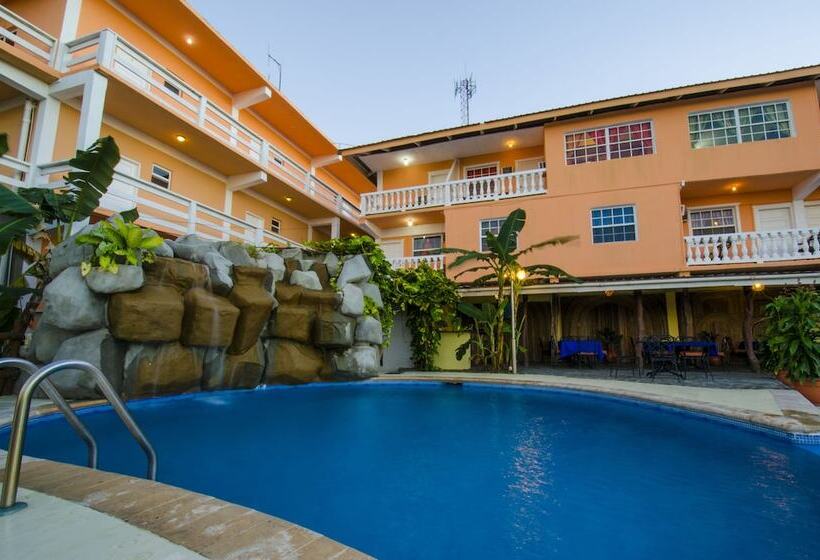 בית מלון כפרי Cahal Pech Village Resort