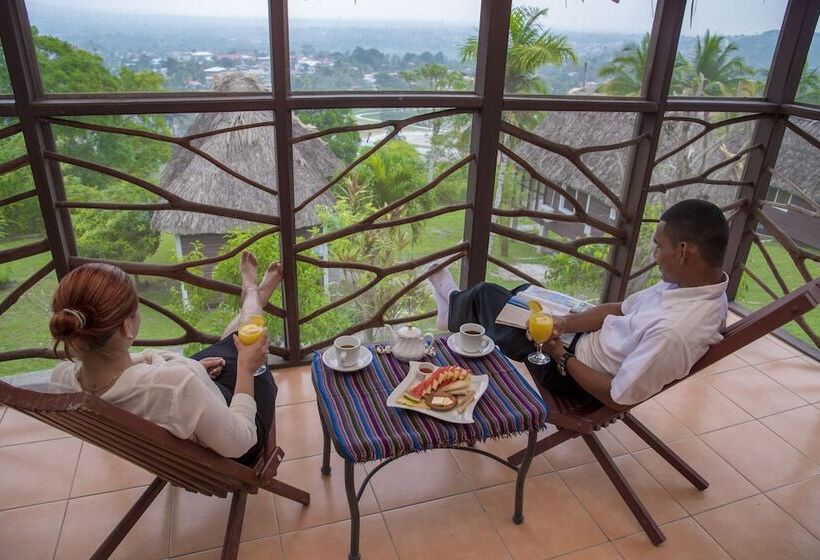 בית מלון כפרי Cahal Pech Village Resort