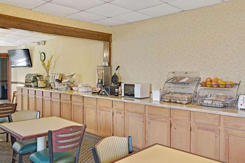 ホテル Clarion Pointe Near University