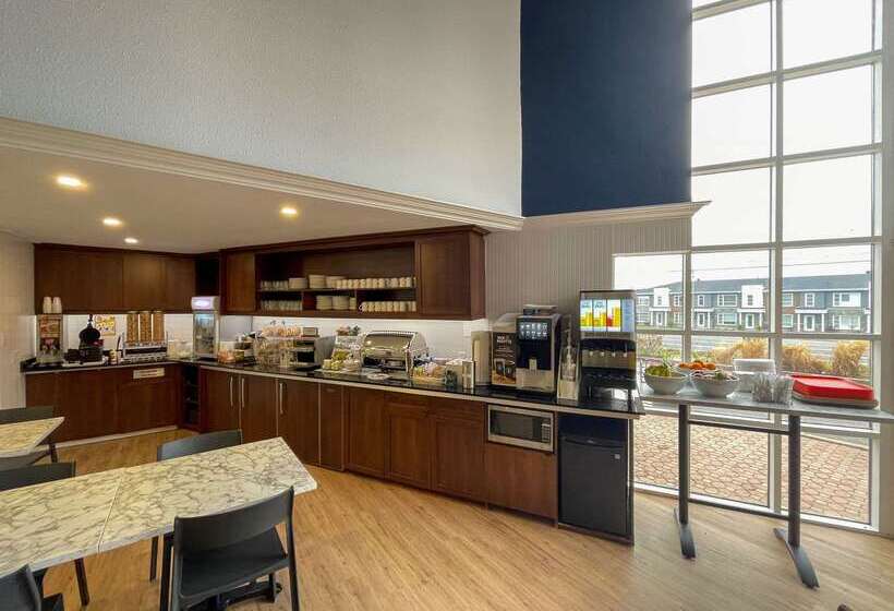 בית מלון כפרי Clarion Pointe Quebec Airport