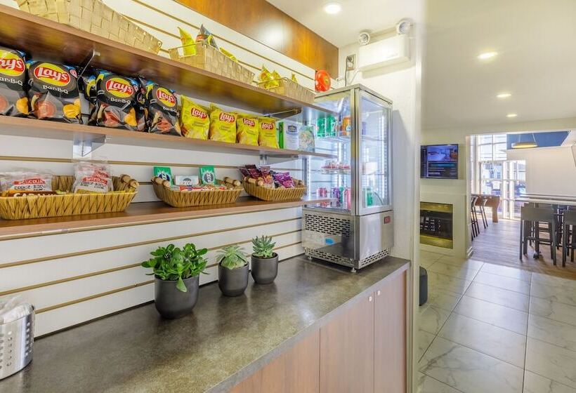 בית מלון כפרי Clarion Pointe Quebec Airport