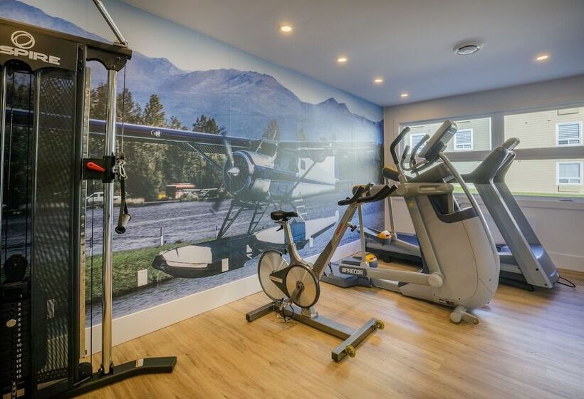 בית מלון כפרי Clarion Pointe Quebec Airport