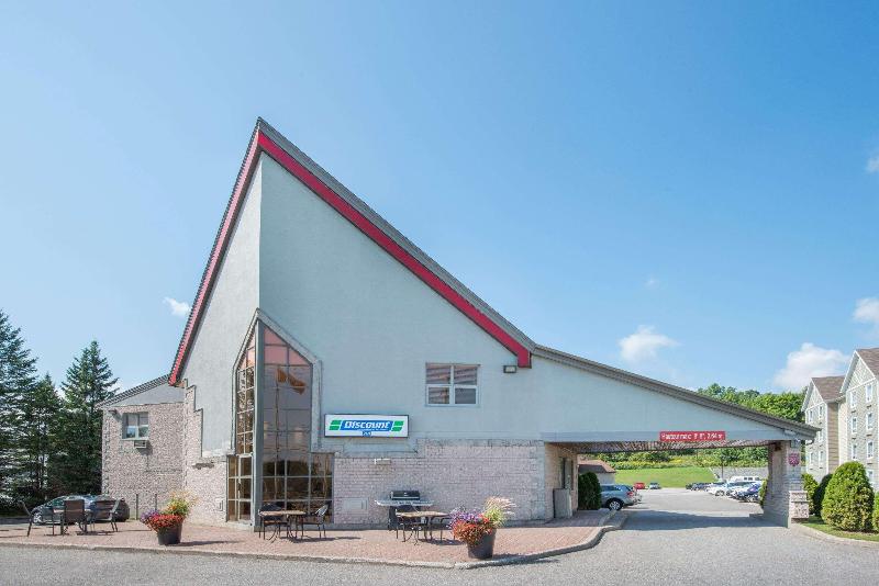 בית מלון כפרי Clarion Pointe Quebec Airport