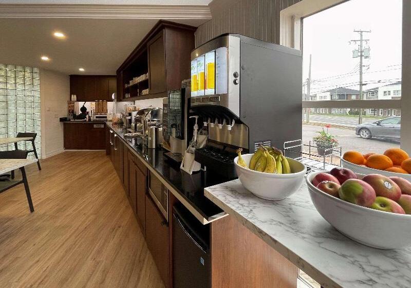 בית מלון כפרי Clarion Pointe Quebec Airport