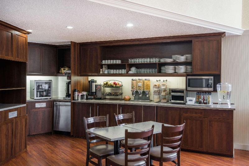 בית מלון כפרי Clarion Pointe Quebec Airport