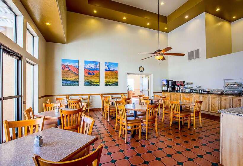 בית מלון כפרי Clarion Suites St George  Convention Center Area