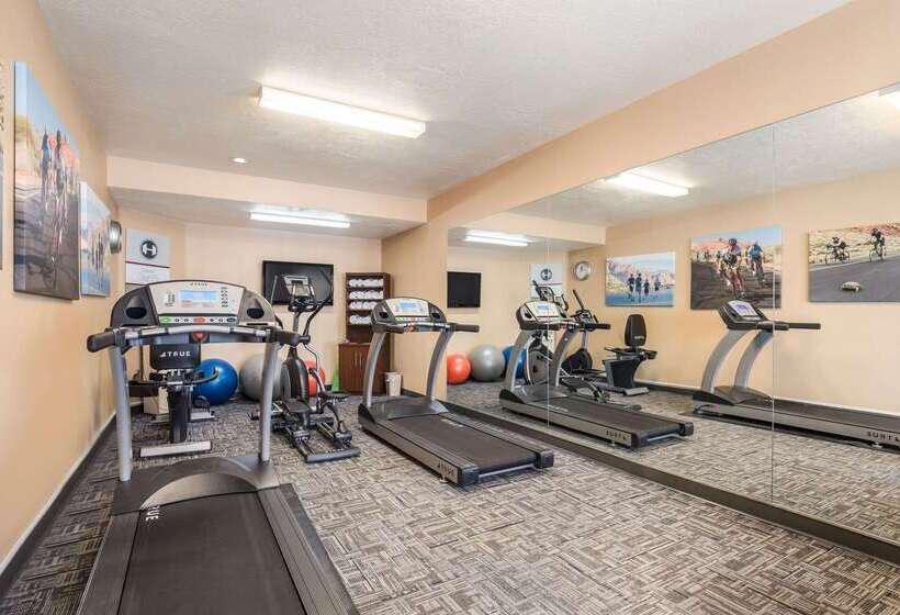 בית מלון כפרי Clarion Suites St George  Convention Center Area