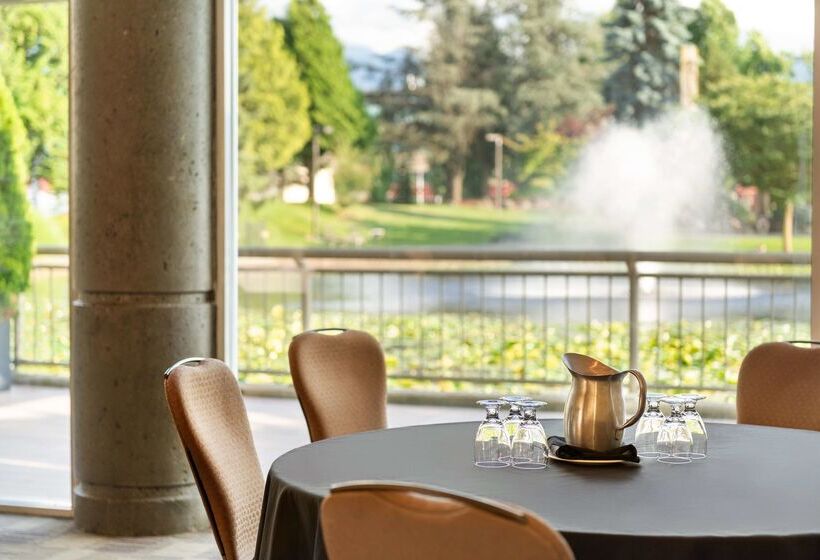 Coast Chilliwack Hotel By Apa