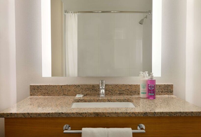 Coast Chilliwack Hotel By Apa