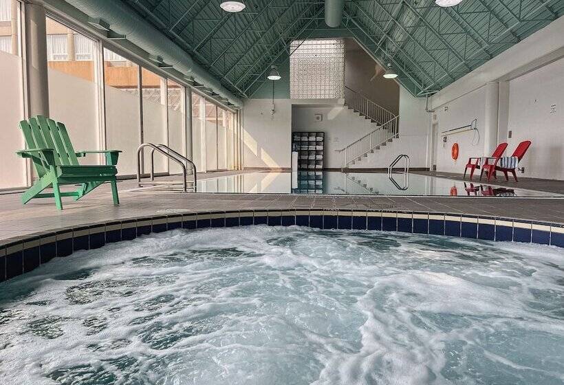 Coast Chilliwack Hotel By Apa