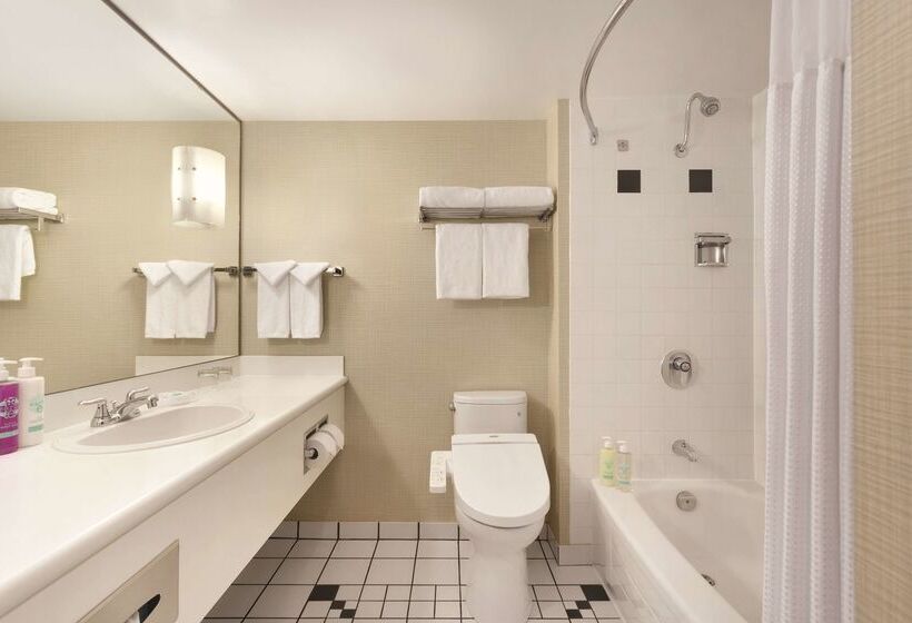 Coast Victoria Hotel & Marina By Apa